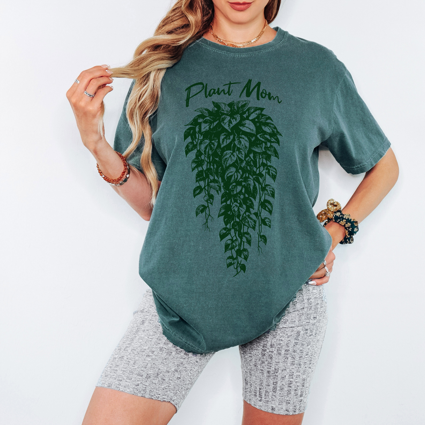 Cottagecore Plant Mom T-Shirt – Pothos Plant Graphic Tee on Comfort Colors for Plant Lovers