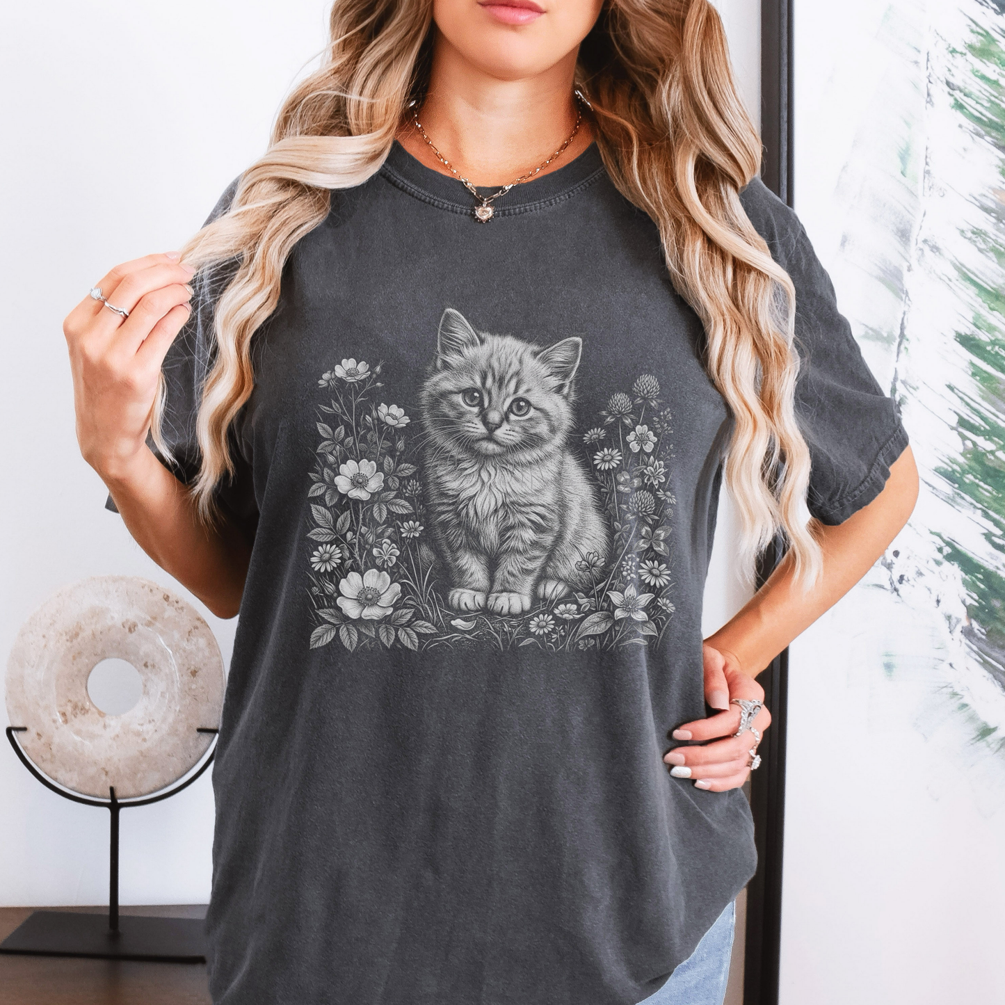 Cottagecore Cat T-Shirt – White Kitten Floral Graphic Tee on Comfort Colors for Cat & Garden Lover