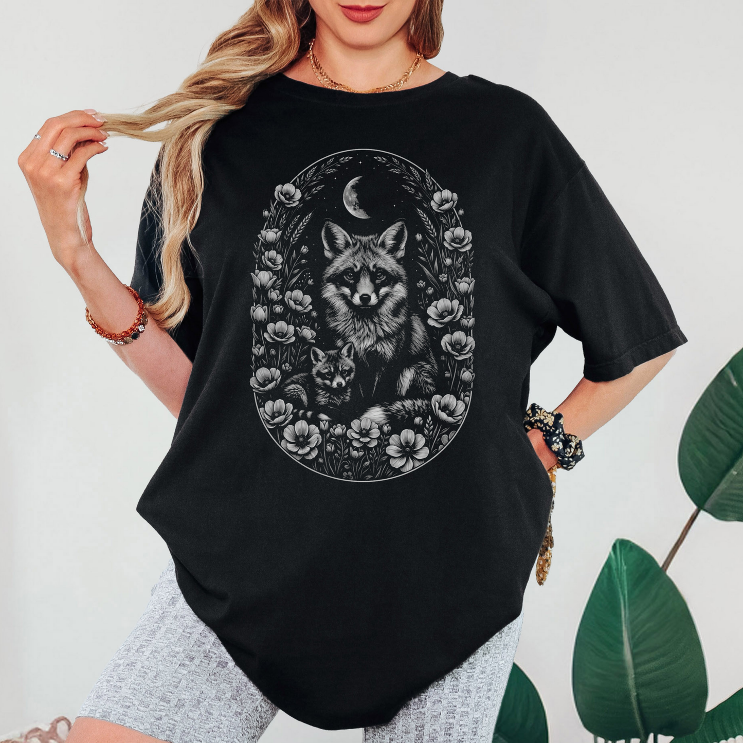 Cottagecore Fox T-Shirt – Minimal White Fox Graphic Tee on Comfort Colors for Animal Lovers