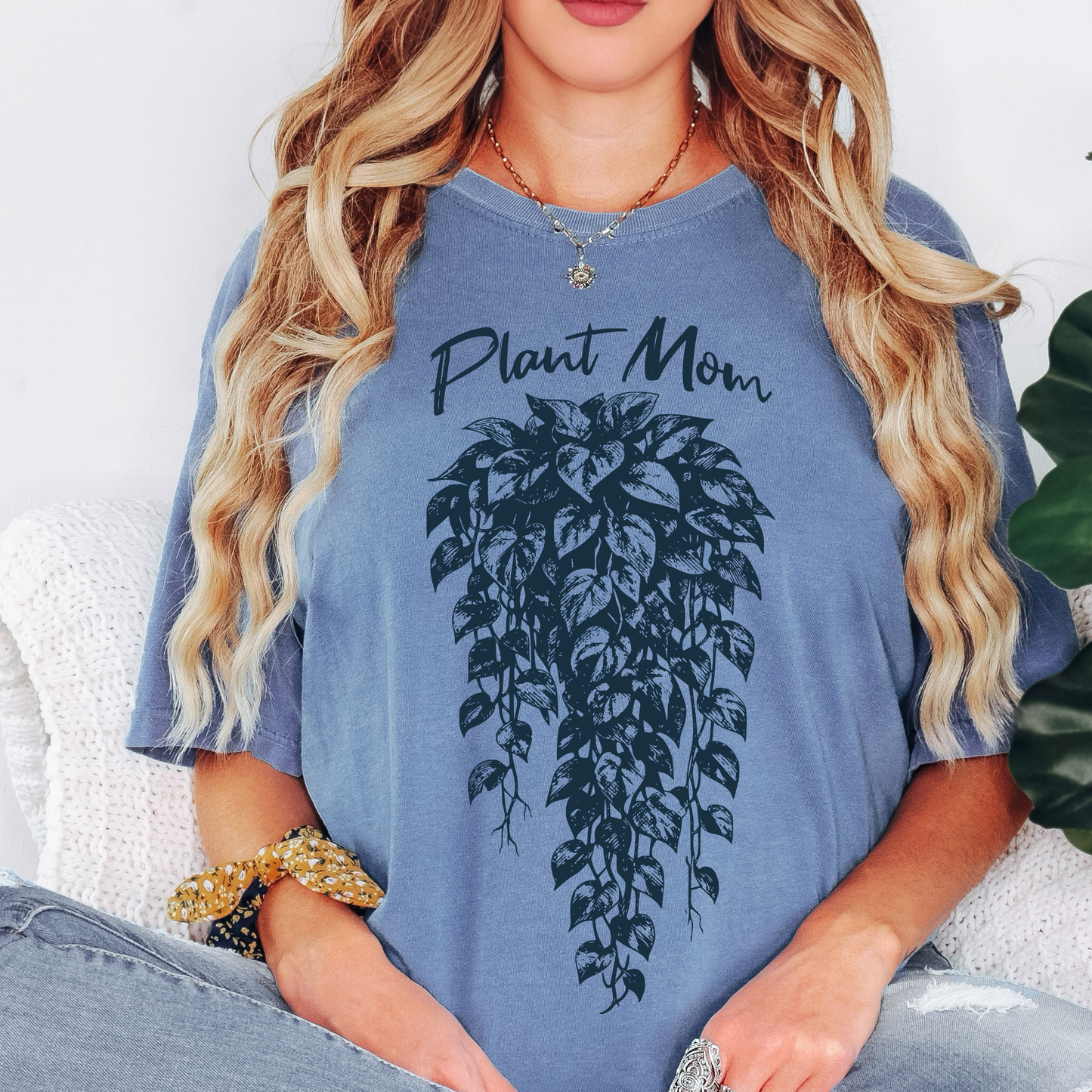 Cottagecore Plant Mom T-Shirt – Pothos Plant Graphic Tee on Comfort Colors for Plant Lovers