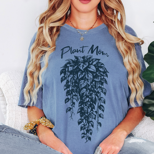 Plant Mom Pothos Linocut T-shirt | Hanging Pothos Plant Design